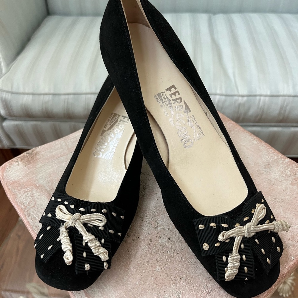 Salvatore Ferragamo Black Suede Low Heels with Bow and Ties - size 6 - EUC